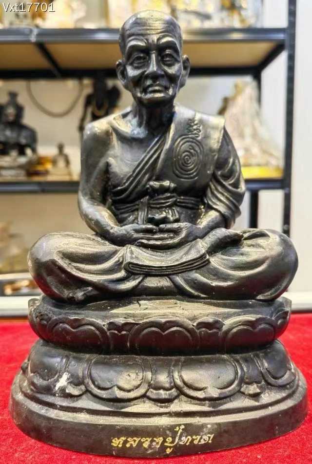 Phra Luang Phor Thuad Bucha Statue (Wat Sambaocher, B.E. 2552)